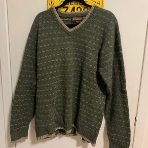 khaki / green sweater